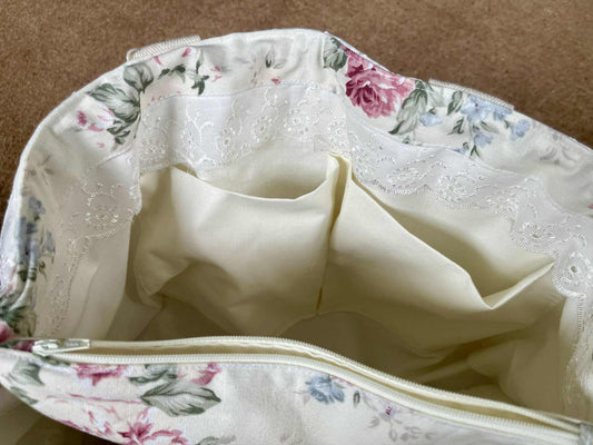 Tote bag, quilted with lace and many compartments.