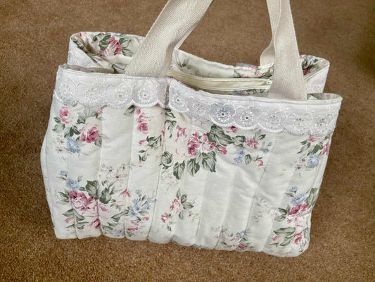 Tote bag, quilted with lace and many compartments.